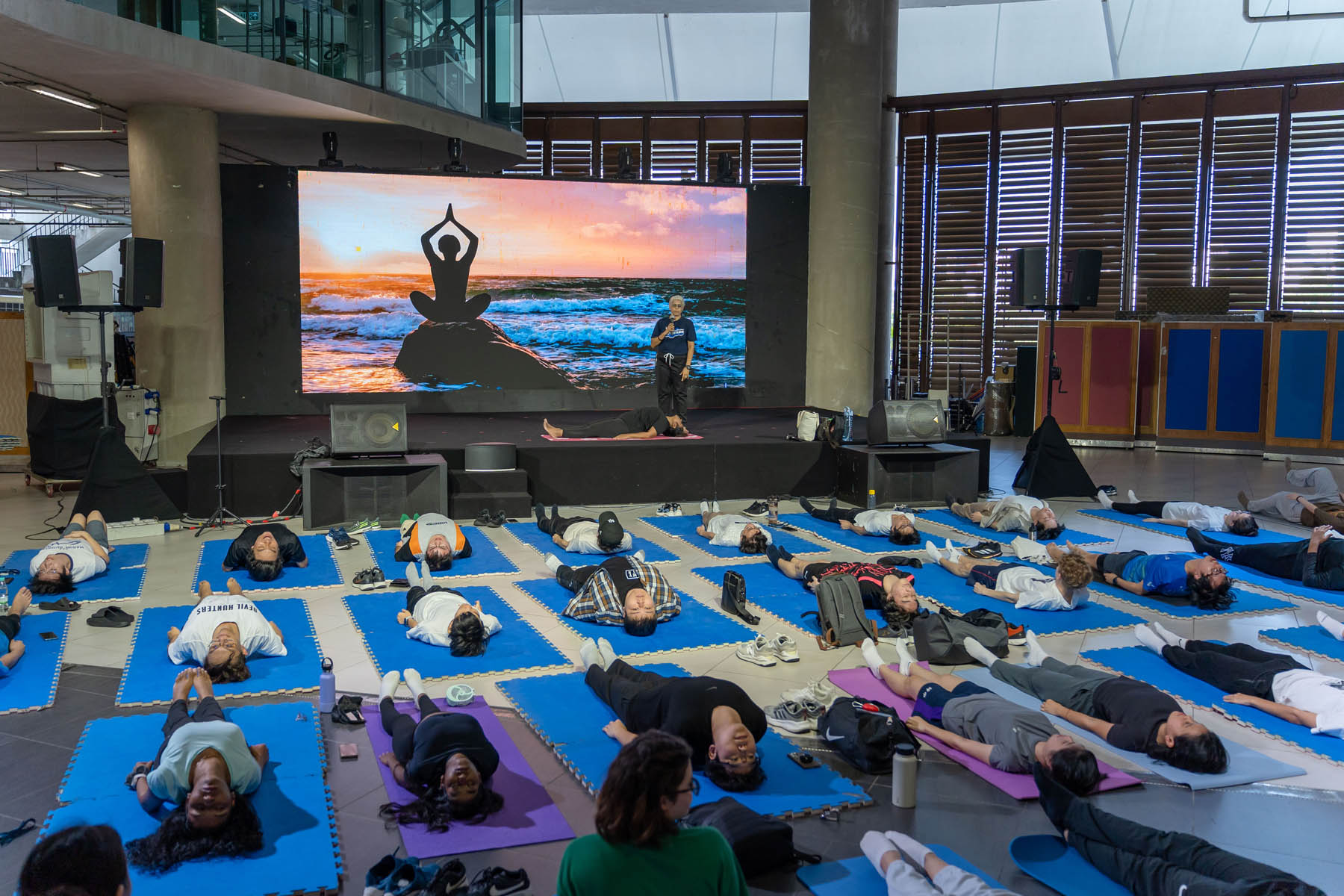 apu_sofs_yoga_for_charity_01_1