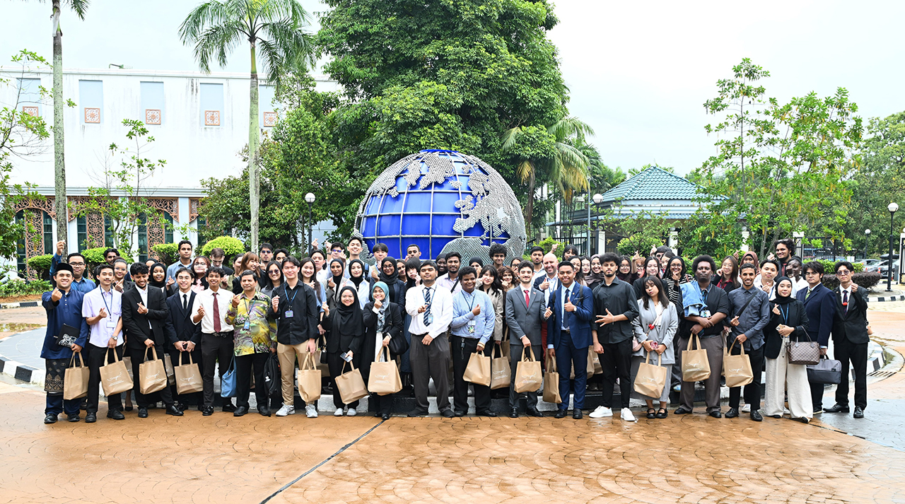 apu_international-relations-department-wisma-putra-visit_01-2-1