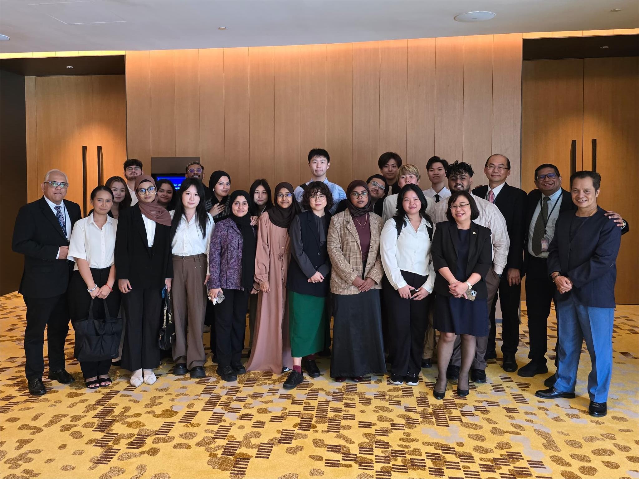 apu_soght_hyatt_visit_01