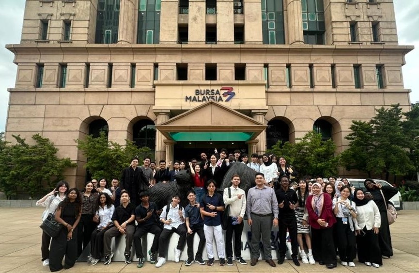 apu_1_education_visit_to_bursa_malaysia
