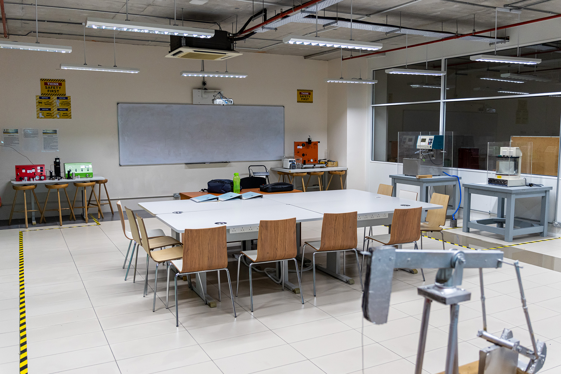 engineering-labs-r7i_9719-1800