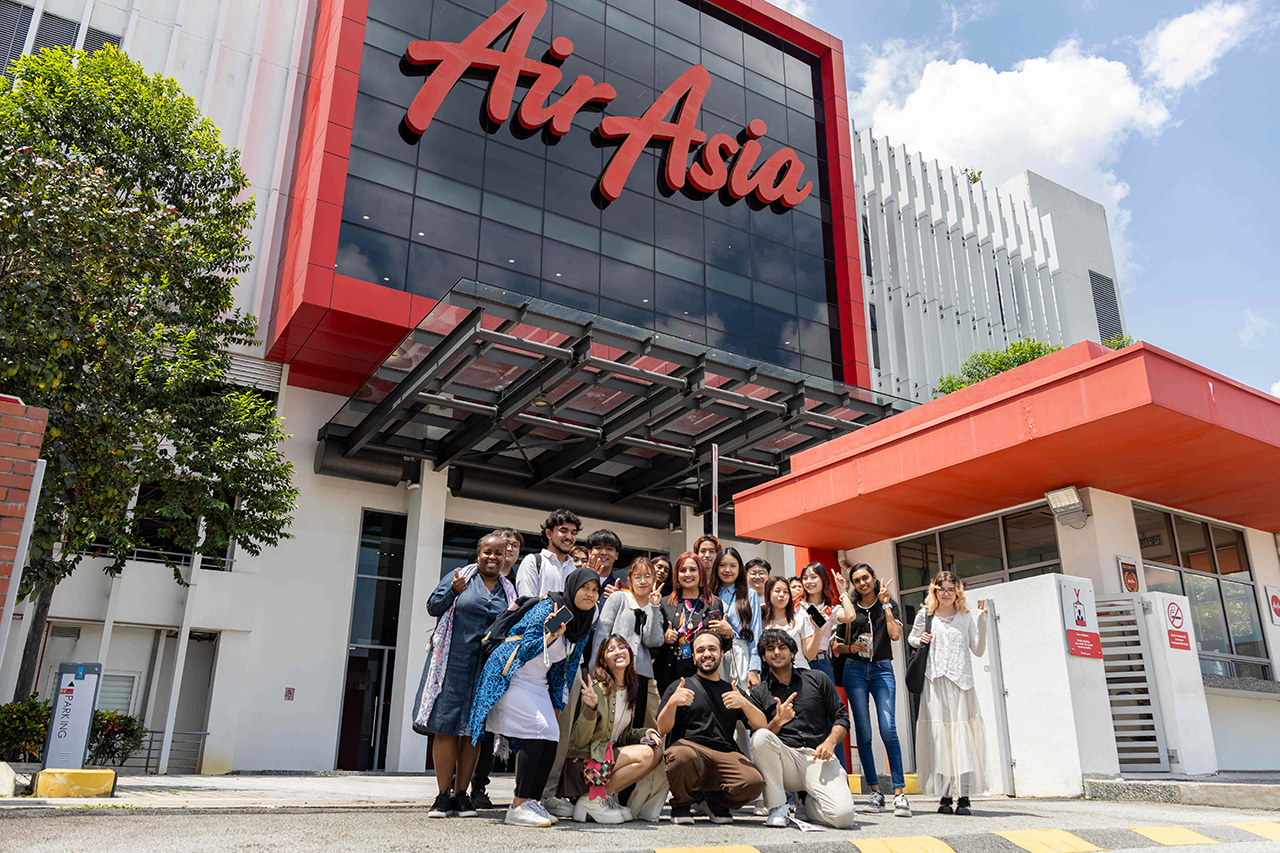 apu-1-industrial-visit-to-airasia
