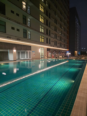 swimming_pool_night_portrait_02