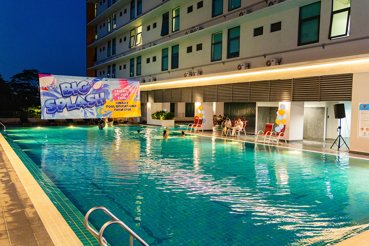 swimming_pool_nightt_00