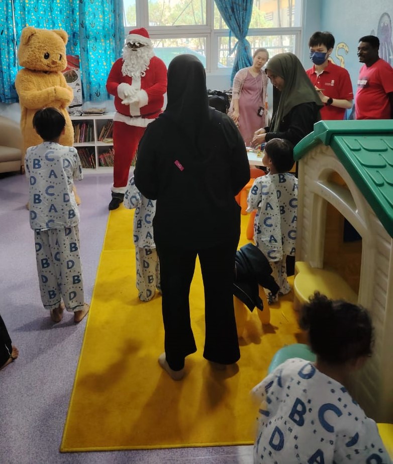 APU-4-(The-Hug-Me-Project-Outreach)