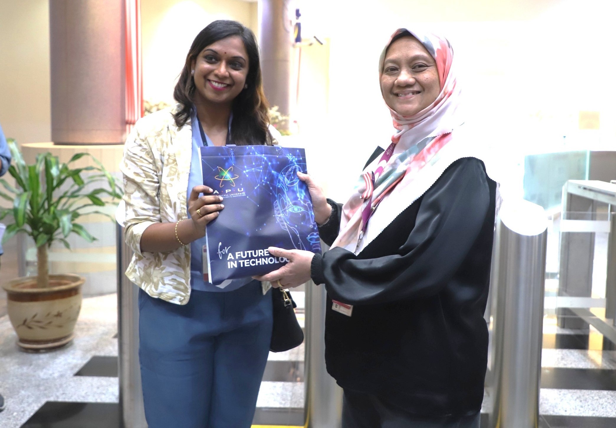 APU 5 (SoE’s Industrial Visit to MIMOS Berhad)