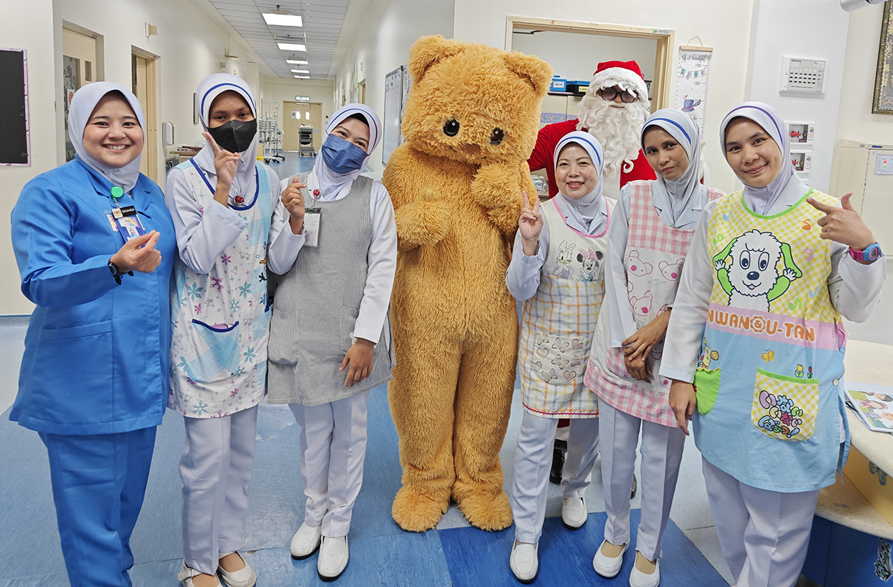 APU-6-(The-Hug-Me-Project-Outreach)