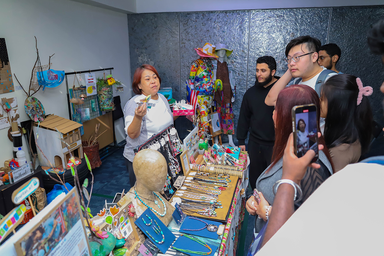 APU-5-(Education-Visit-to-PJ-Eco-Recycling-Plaza)