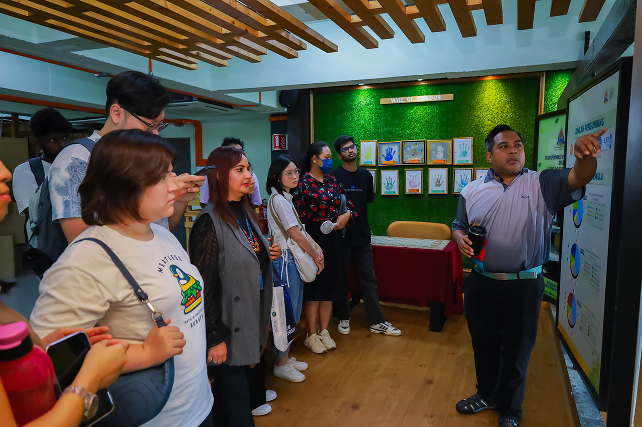 APU-5-(Education-Visit-to-PJ-Eco-Recycling-Plaza)