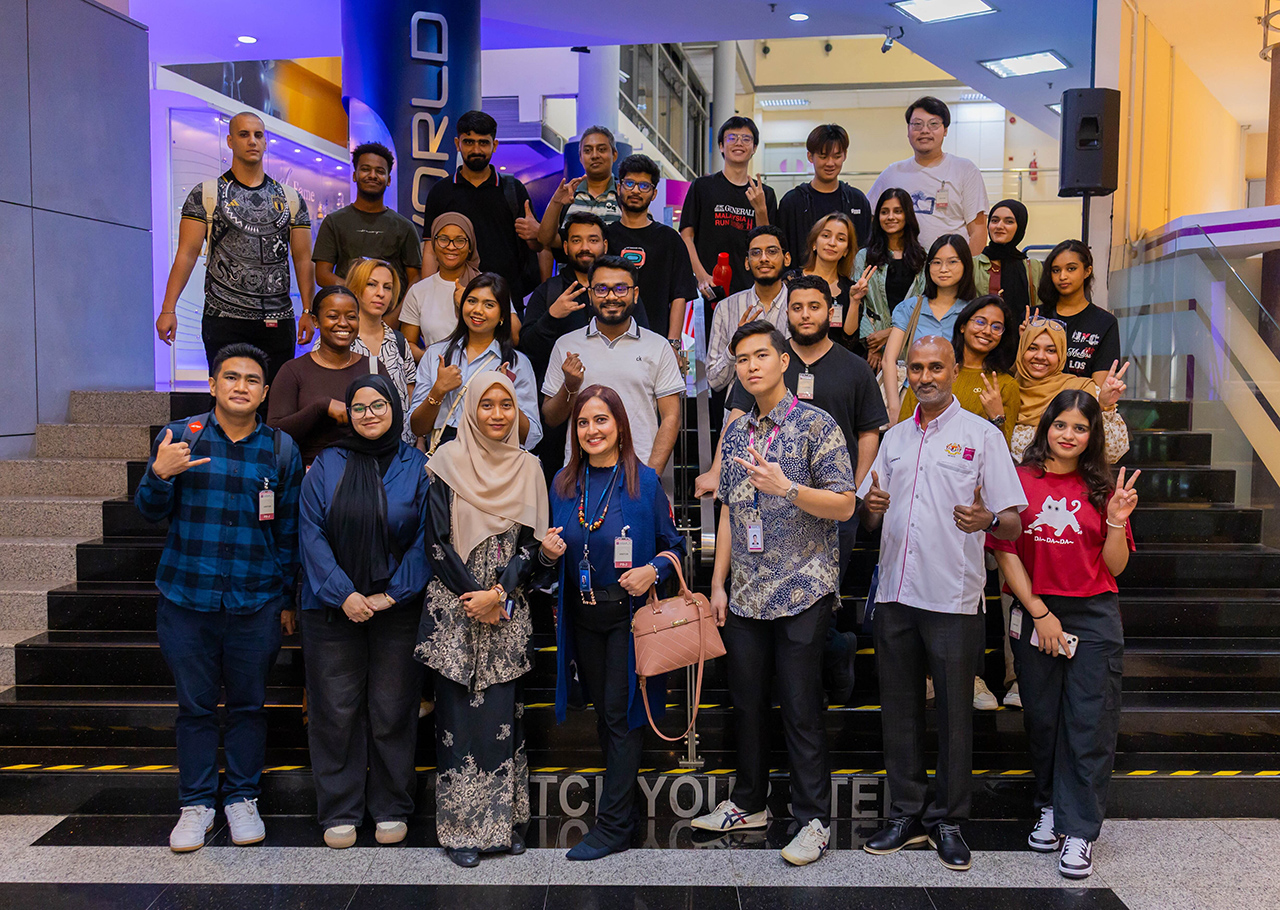 APU 5 (Industrial Visit to MIMOS Berhad)