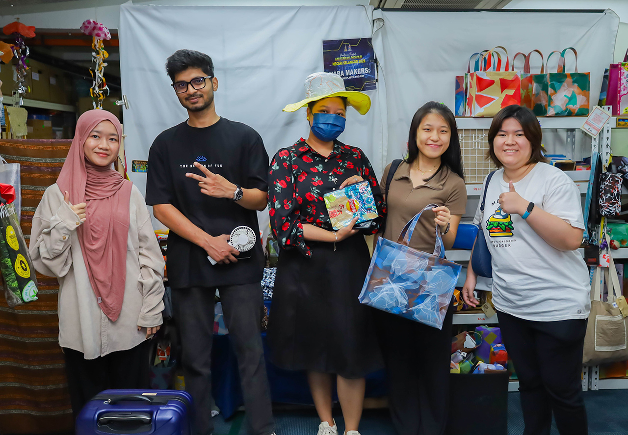 APU-9-(Education-Visit-to-PJ-Eco-Recycling-Plaza)