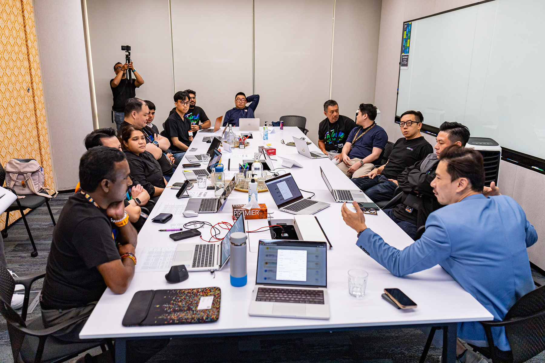 APU_AWS_04-1-1800