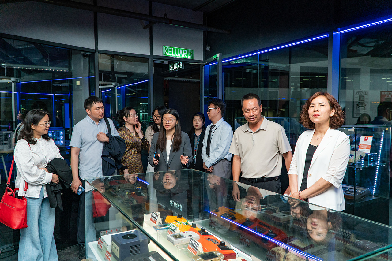 APU_Guangxi-Vocational-and-Technical-College-of-Intelligent-Manufacturing-MoU_04