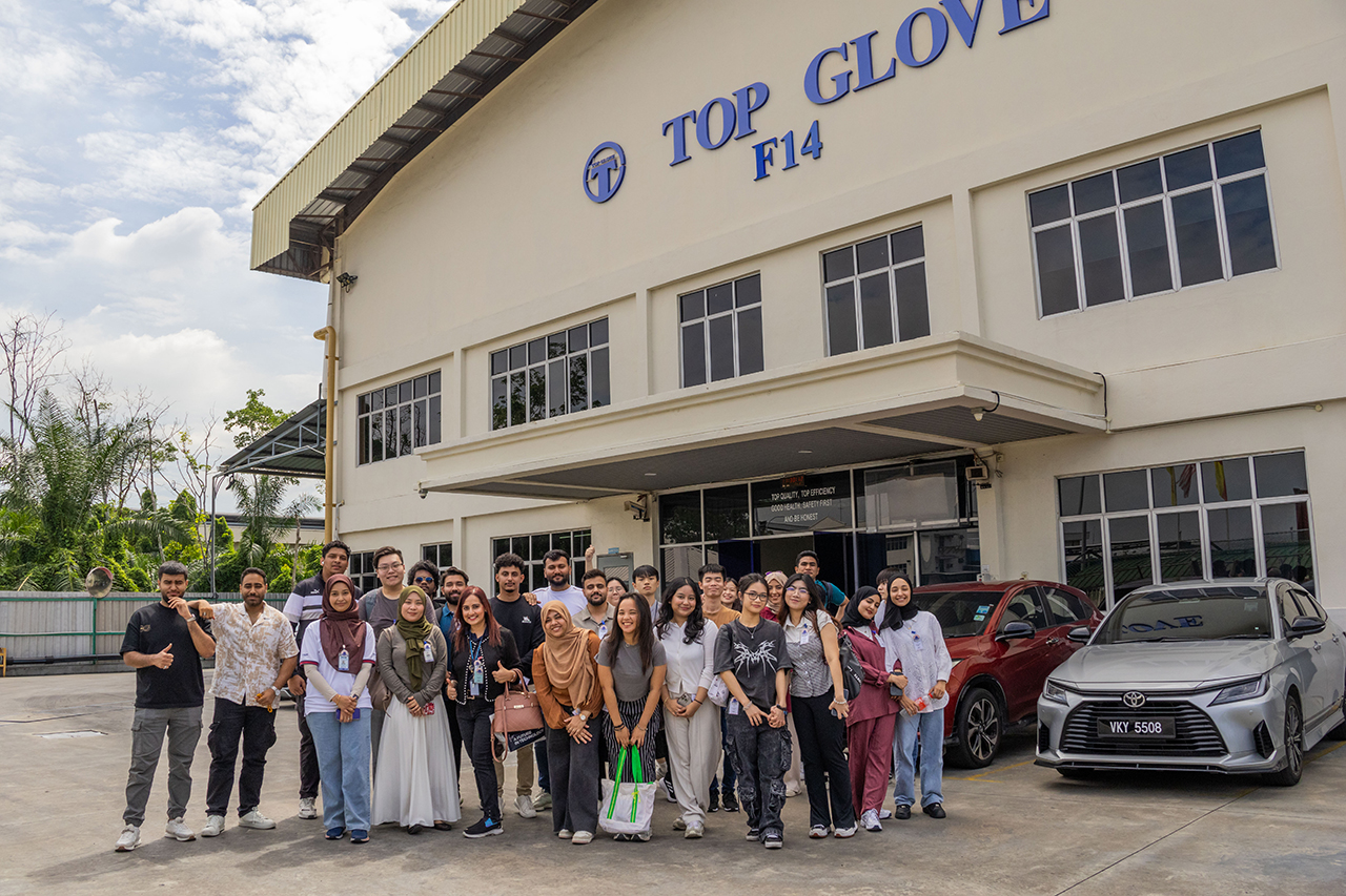 APU_Top-Glove-Visit-2025_03
