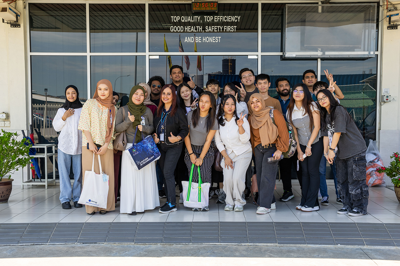 APU_Top-Glove-Visit-2025_06