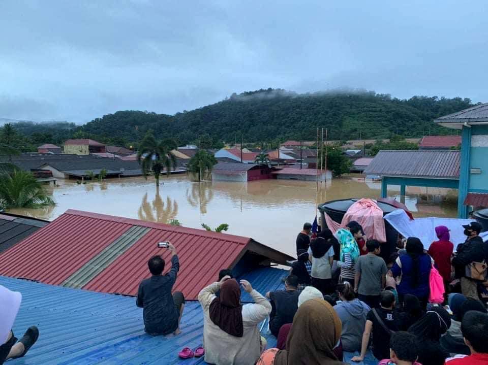 when_flood_water_rises_apu_rise_as_a_community_apu_2